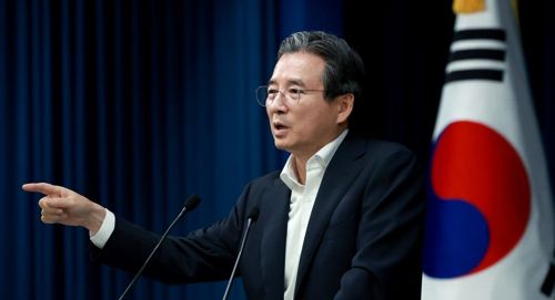 한미 관세 협상 타결, 취재진 질문에 답하는 김용범 정책실장 [사진 = 연합뉴스]