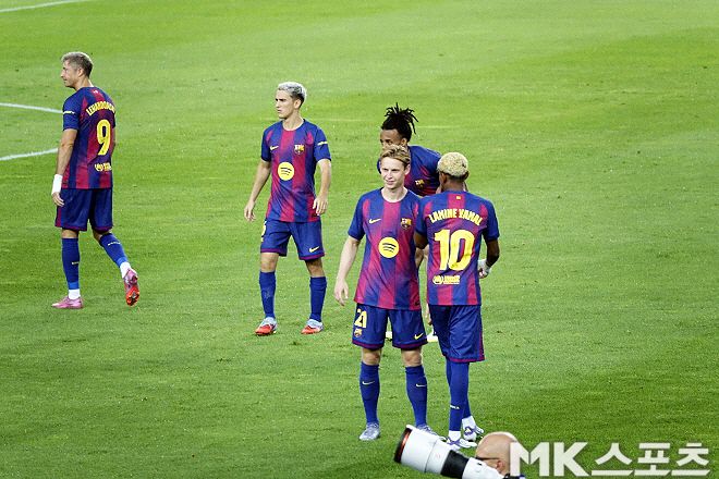 경기를 준비하는 바르셀로나 선수들. 사진=이근승 기자