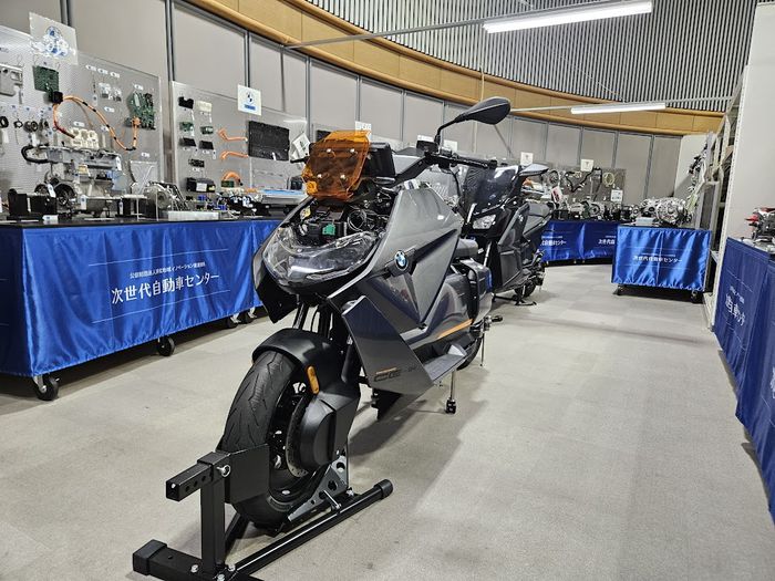 차세대자동차센터 하마마쓰에서는 전기차뿐 아니라 전기오토바이 부품도 확인할 수 있다. [도쿄 이승훈 특파원]