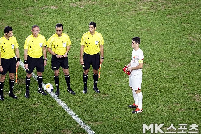 지난 시즌까지 상하이 하이강 핵심으로 맹활약했던 브라질 국가대표 출신이자 잉글랜드 프리미어리그 출신이었던 오스카(사진 맨 오른쪽). 사진=이근승 기자