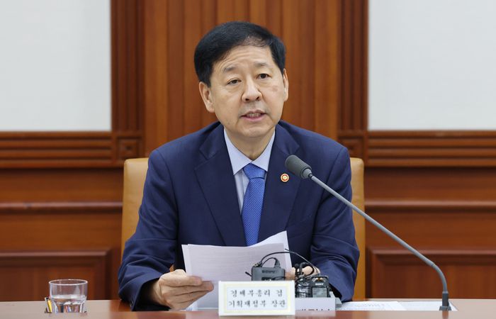 구윤철 경제부총리 겸 기획재정부 장관이 14일 오전 서울 종로구 정부서울청사에서 열린 경제관계장관회의에서 모두발언을 하고 있다. [사진 = 뉴스1]