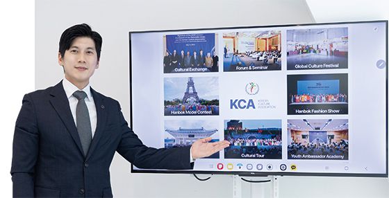 정사무엘 회장이 한문화진흥협회를 소개하고 있다.