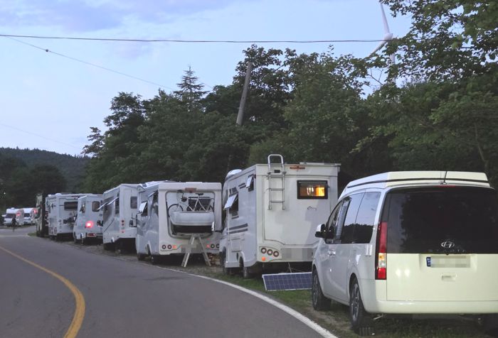 지난 7월 23일 새벽 열대야 없는 강원 평창군 대관령 일원에 캠핑카들이 북적이고 있다. [사진출처 = 연합뉴스]