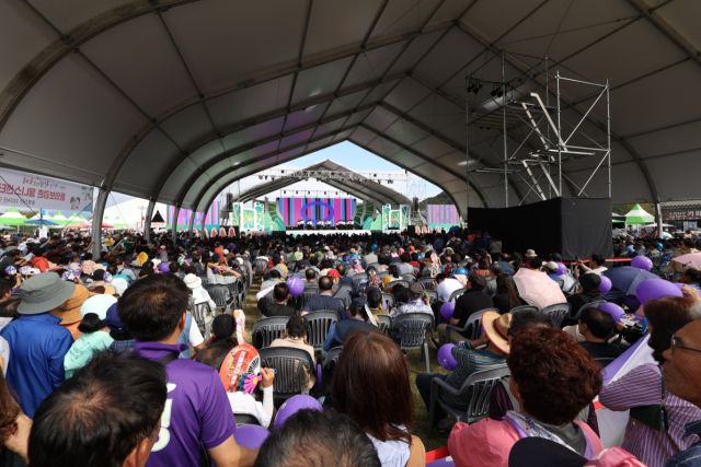 경남 산청 지역 최대 축제인 ‘산청한방약초축제’ 모습. 올해는 수해 복구로 인해 전면 취소됐다./산청군/