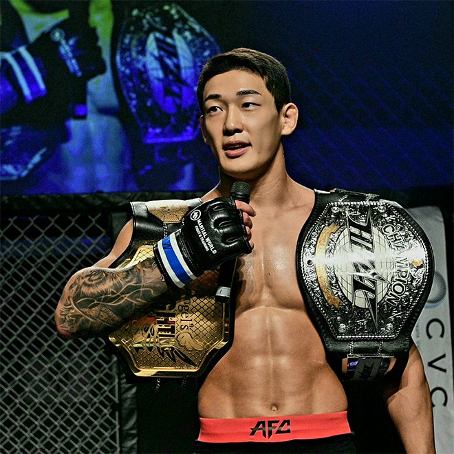 유주상이 2023년 8월 일본 도쿄 뉴피어홀에서 AFC 페더급 타이틀 1차 방어 성공 및 HEAT 페더급 챔피언 등극 소감을 말하고 있다. 사진=Angel‘s Fighting Championship