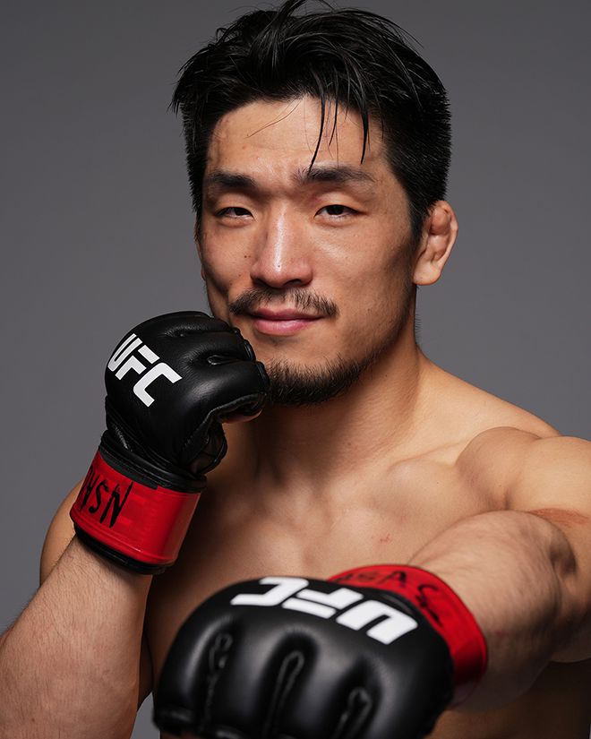 유수영이 2025년 3월 미국 네바다주 엔터프라이즈 UFC on ESPN+ 112 승리 기념 촬영을 하고 있다. 사진=TKO