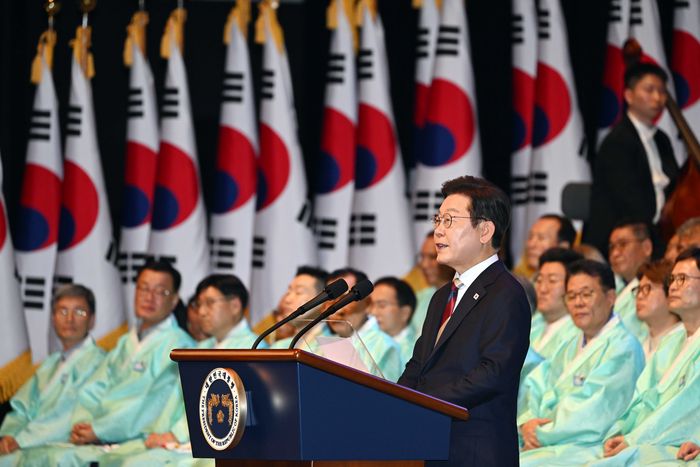 이재명 대통령이 15일 서울 세종문화회관에서 열린 제80주년 광복절 경축식에서 경축사를 하고 있다. [김호영기자]