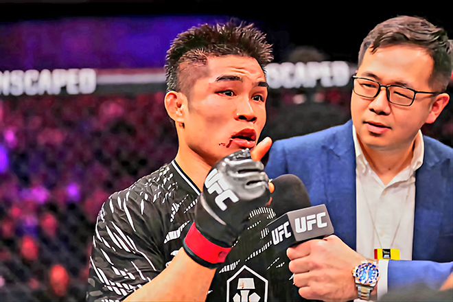 Road to UFC 시즌2 밴텀급 토너먼트 준우승 샤오룽이 2024년 11월 중국 마카오특별행정구 아오먼인허쭝허두자청에서 UFC 정규 데뷔전 승리 인터뷰를 하고 있다. 사진=TKO