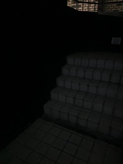 서울 성북구 장위동 사회주택 ‘콘체르토 장위’에서는 올해 초 복도에 공용전기가 들어오지 않았다. 입주민들은 원인을 살펴보다 사회주택 건물이 가압류됐고, 이미 보증금을 못 돌려받은 피해자도 있었다는 사실을 발견했다. [사진 = 독자]