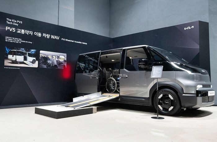 교통약자 이동 차량으로 변신한 PV5 [사진출처=기아]