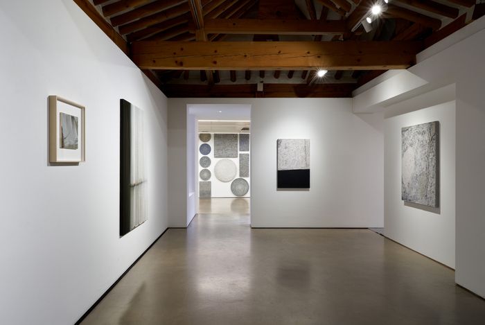 송현숙, 이진용, 박영하이 걸린 전시 전경. [학고재]