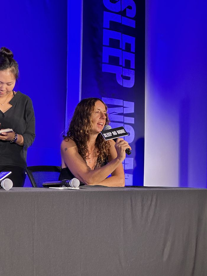 설명하고 있는 맥신 도일 공동 연출 및 안무가 / 사진=권효정 여행+ 기자