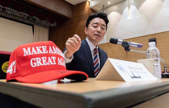 강훈식 대통령 비서실장이 28일 서울 용산 대통령실 청사에서 열린 기자간담회에서 발언을 하고 있다. [사진 뉴스1]