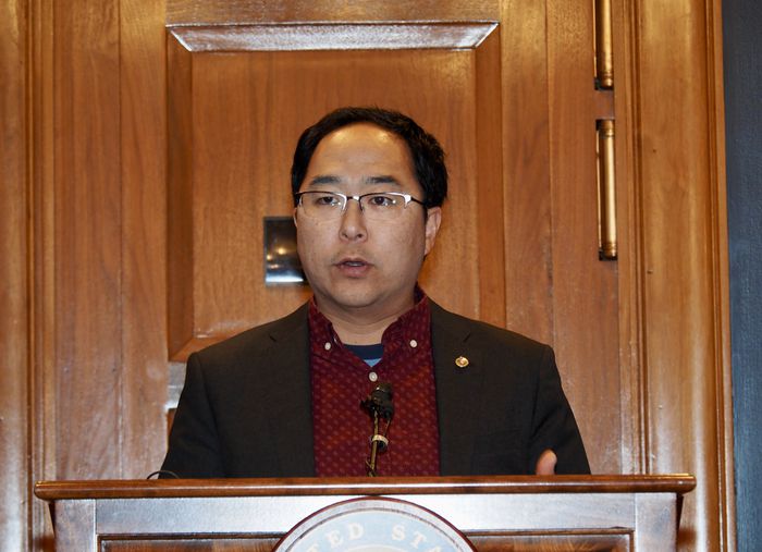 앤디 김 미 연방 상원의원이 28일(현지시간) 워싱턴DC 미 의회 건물에서 열린 한국 특파원단 대상 간담회에서 발언하고 있다. [워싱턴 공동취재단]