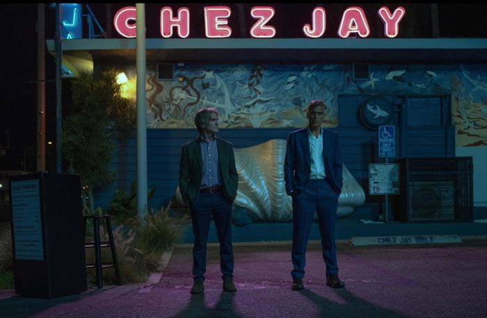 오랜 친구였던 티모시와 만났지만 반가운 마음도 잠시, 두 사람의 앙금이 수면 위로 떠오릅니다. 이날 주먹다짐을 한 제이 캘리는 자신의 삶을 되찾기 위한 여행을 즉흥적으로 결정합니다. [IMDb]