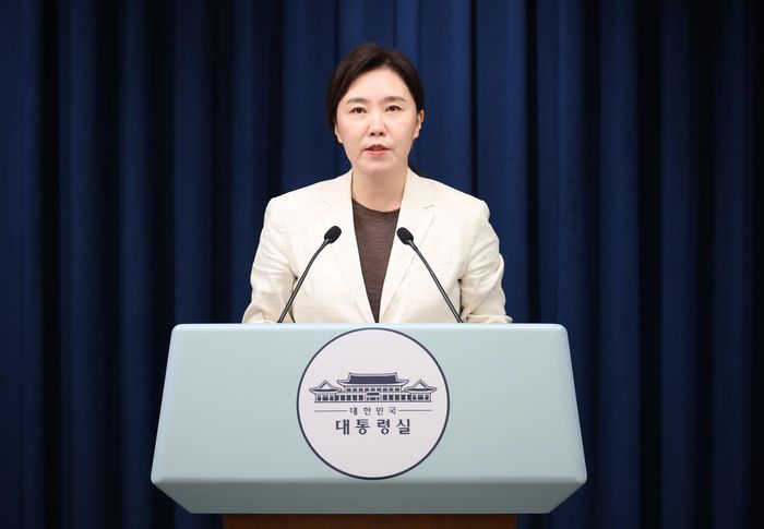 강유정 대변인이 29일 서울 용산 대통령실청사에서 브리핑을 하고 있다. 김호영 기자