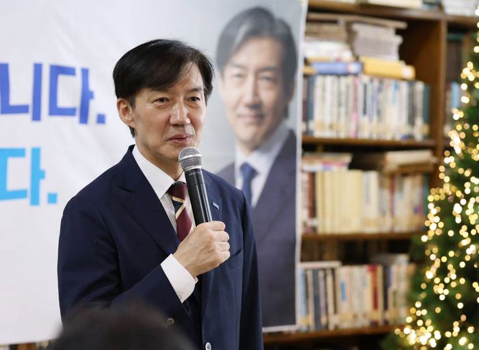 조국혁신당 조국 혁신정책연구원장이 27일 전북 고창군 책마을해리에서 당원 간담회를 하고 있다. [사진 조국혁신당]