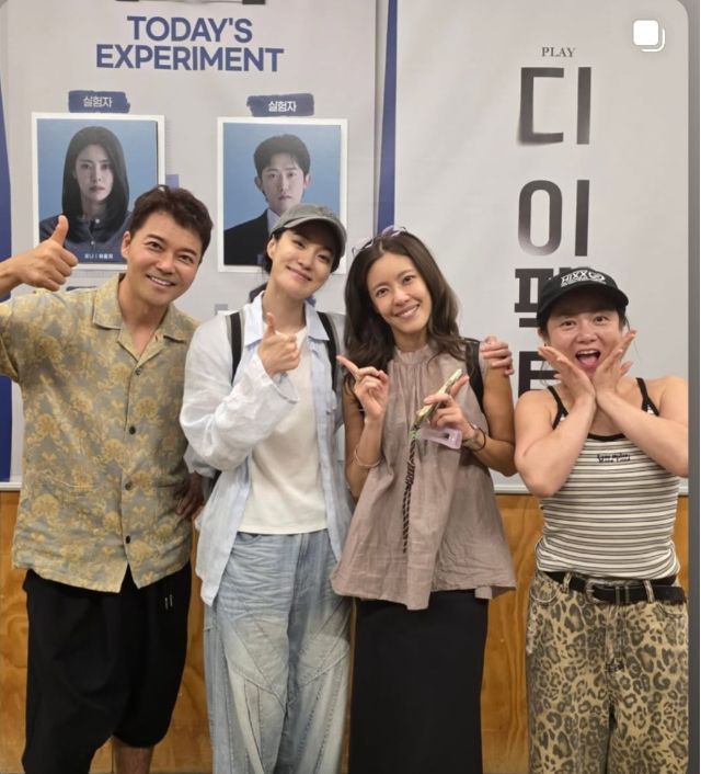 개그우먼 박나래와 방송인 전현무가 배우 이윤지의 연극 무대를 응원했다.사진=박나래 SNS