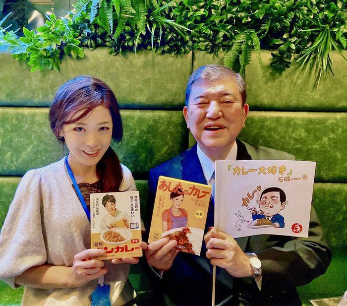 이시바 총리와 일본에서 유명한 카레 전문가 이치조 몽코. [사진=X캡처]
