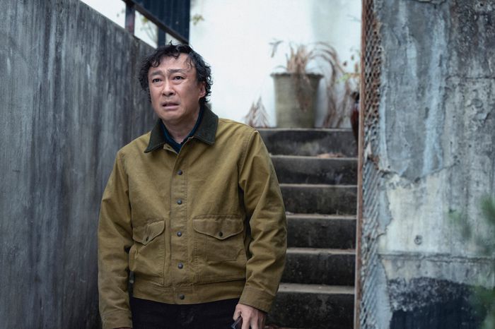 박찬욱 감독의 영화 ‘어쩔수가없다’의 한 장면. 배우 이성민이 열연한 구범모는 만수와 일면식도 없지만 둘은 가장 닮은 인물이다. [CJ ENM]