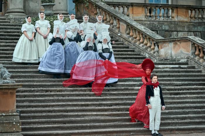 ‘프랑켄슈타인’의 한 장면. 어린 빅터 프랑켄슈타인는 자신을 사랑하던 어머니를 잃었고, 아버지의 학대를 받으며 살았습니다. 그의 유년 시절 트라우마는 ‘무생명의 생명화’라는 그의 연구로 이어집니다.  [IMDb]