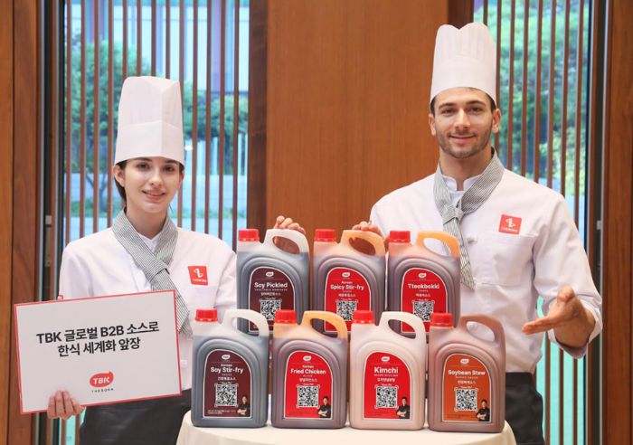 더본코리아가 3일 서울 장충동에서 진행한 기자간담회에서 글로벌 시장 공략을 위해 개발한 TBK 소스 7종과 이를 활용한 다양한 한식 메뉴를 선보였다. 더본코리아