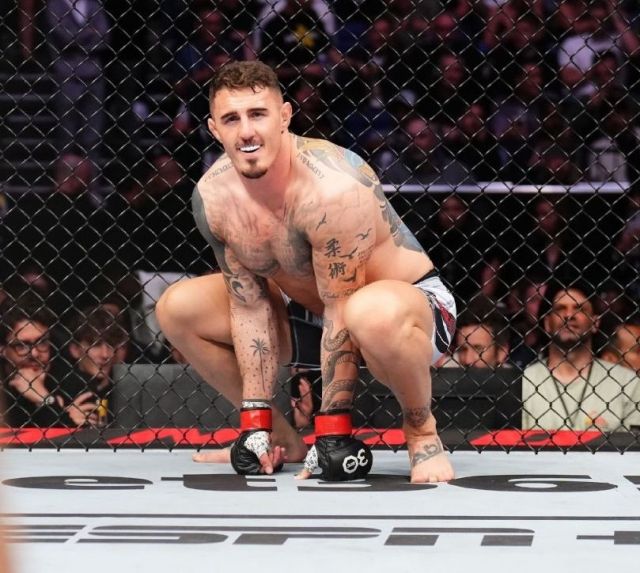 앤디 아스피날은 마지막까지 자신의 아들을 걱정했고 아꼈다. 그는 “아들이 건강하게 그만둬야 할 때를 결정하는 것, 지금 내가 가장 신경 쓰고 있는 부분이다. 아들은 이미 어느 정도 돈을 벌었고 원한다면 당장 은퇴해도 된다. 하지만 그는 조금 더 증명하고 싶어 하고 나 역시 충분히 활동적이기에 함께할 수 있다”며 “아들이 원할 때 은퇴하면 된다. 내일 당장 그만둬도 상관없다. 그저 우리가 함께하는 일일 뿐이다. 이후 다른 걸 찾으면 된다. 아들은 3명의 아이가 있고 함께 할 일이 많다. 우리는 여전히 많은 걸 할 수 있다”고 바라봤다. 사진=X