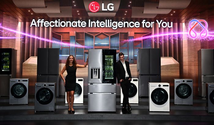 LG전자가 5일부터 독일 베를린에서 열리는 ‘IFA 2025’에 만든 부스에서 ‘LG AI홈’을 형상화한 ‘LG AI 가전의 오케스트라’ 연출 공간을 마련했다. <:LG전자>