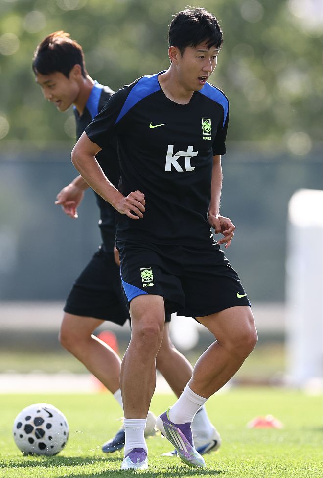 4일(현지시간) 미국 뉴욕 아이칸 스타디움에서 진행된 한국 축구 대표팀 훈련에서 손흥민이 훈련에 집중하고 있다. 사진=연합뉴스