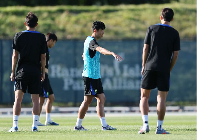 5일 미국 뉴욕 아이칸 스타디움에서 진행된 한국 축구 대표팀 훈련에서 손흥민을 비롯한 선수들이 훈련에 열중하고 있다. 사진=연합뉴스