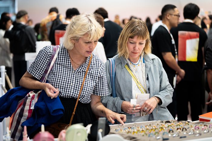 지난 4일 개막한 파리 메종&오브제 한국디자인관을 찾은 관람객과 바이어 모습