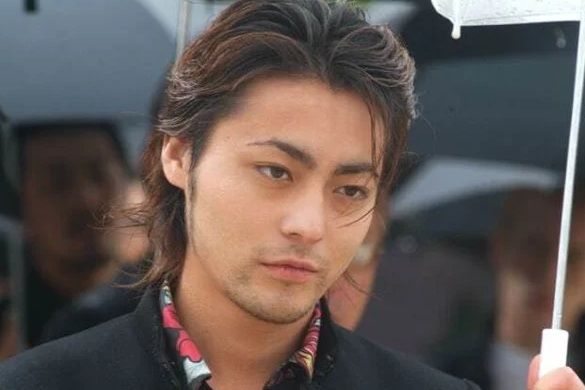 일본의 유명 배우 야마다 타카유키가 넷플릭스에 일본 배우들의 출연료 인상을 공개적으로 요청해 눈길을 끌었다. [사진출처 = 일본 영화 ‘크로우즈 제로’ 영상 캡처]