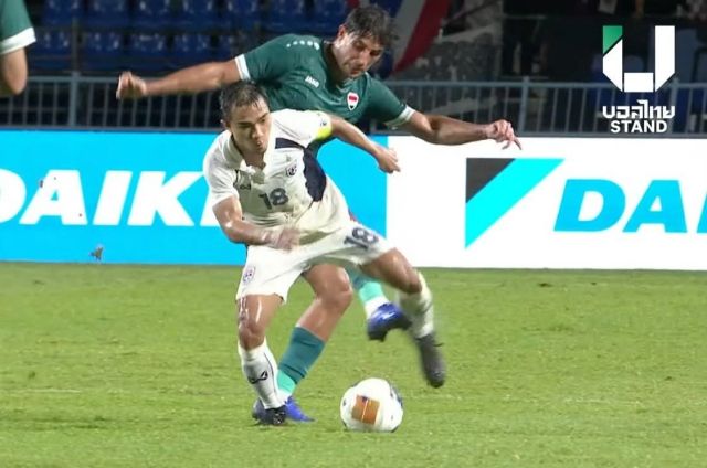 태국이 0-1로 밀린 후반 추가시간, ‘태국 메시’ 차나팁 송크라신이 드리블을 시도하는 과정에서 과거 이라크의 신성이었던 모하나드 알리가 로우킥을 시도했다. 이로 인해 송크라신은 무릎에 큰 충격을 받았고 그대로 쓰러졌다. 사진=X