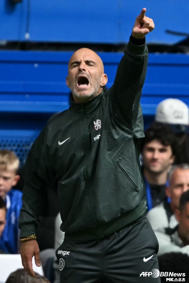 영국 매체 ‘BBC’는 “마레스카는 올 시즌 개막 이후 스털링, 디사시를 본 적이 없으며 그들은 ‘폭탄 스쿼드’에 남을 것이라고 밝혔다”며 “두 선수는 당분간 1군과는 다른 훈련장, 트레이닝장, 라커룸을 사용할 것이라고 확인했다”고 보도했다. 사진=AFPBBNews=News1