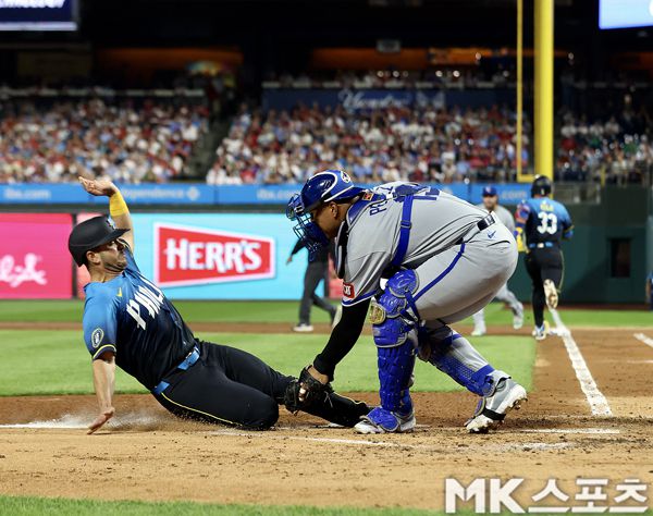 오토 켐프, 살바도르 페레즈