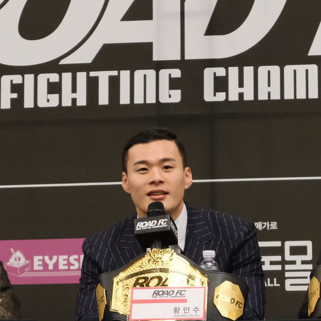 제8대 미들급 챔피언 황인수가 스위스그랜드 호텔 서울 컨벤션센터 로드FC 72 기자회견에서 발언하고 있다. 사진=세계격투스포츠협회