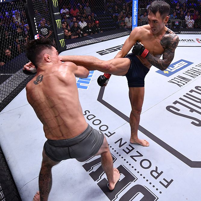 제17회 인천 하계아시안게임 우슈 산타 은메달리스트 유상훈이 2019년 8월 데이나 화이트 UFC 회장 겸 CEO 주최 유망주 선발대회 Contender Series 시즌3 10주차 라이트급 경기에서 공격하고 있다. 사진=TKO
