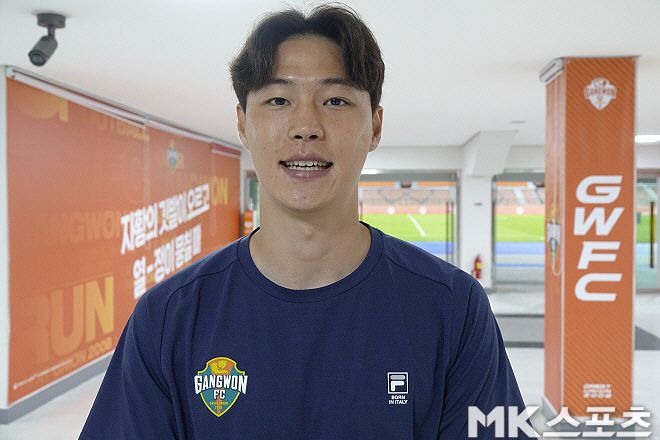 강원 FC 스트라이커 김건희. 사진=이근승 기자