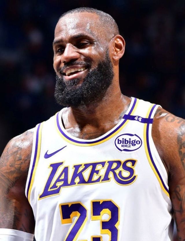 LA 레이커스 전문 매체 ‘레이크 쇼 라이프’는 제임스가 브래디처럼 40대 중반까지 NBA에서 활약할 수 있다는 가능성을 언급했다. NBA 역사상 가장 위대한 선수 중 한 명이라면 이 스포츠의 정의를 바꾸는 데 충분하다는 것이다. 사진=X