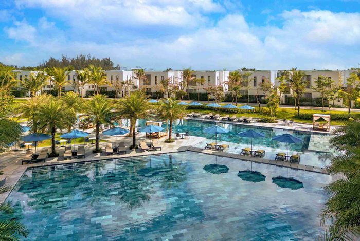 윈덤 호이안 로얄 비치프론트 리조트&빌라 야외 수영장  / 사진=호텔스닷컴