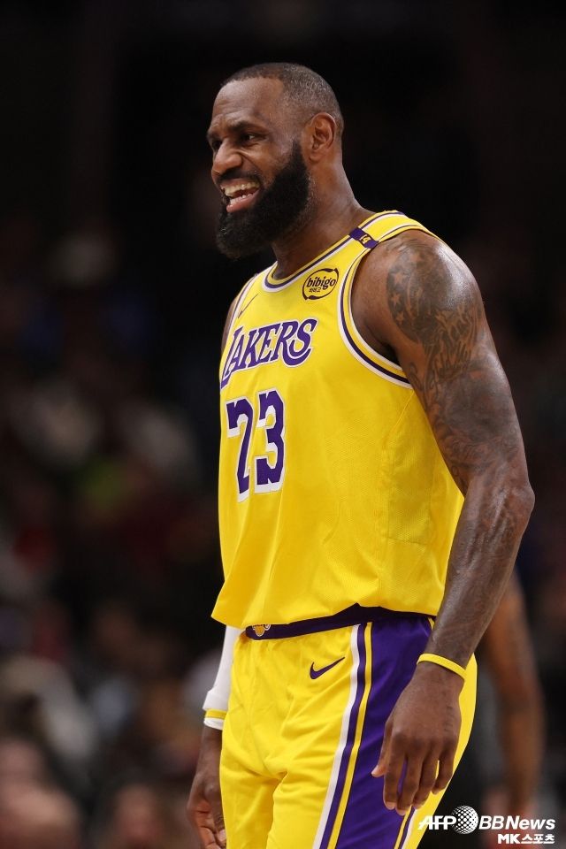 제임스의 경우 NBA 통산 득점 1위에 올라 있다. 그리고 정규리그 MVP 4회, 파이널 MVP 4회를 기록했다. 더불어 23번째 시즌을 앞두고 있어 빈스 카터를 제치고 이 부문 1위를 노리고 있다. 2024-25시즌 올-NBA 세컨드 팀에 선정, 통산 21번째 올-NBA 팀에 이름을 올리며 최다 기록을 세웠다. 사진=AFPBBNews=News1