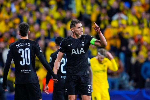 반 더 벤의 헤더 추격골은 토트넘을 구원했다. 사진=EPA=연합뉴스