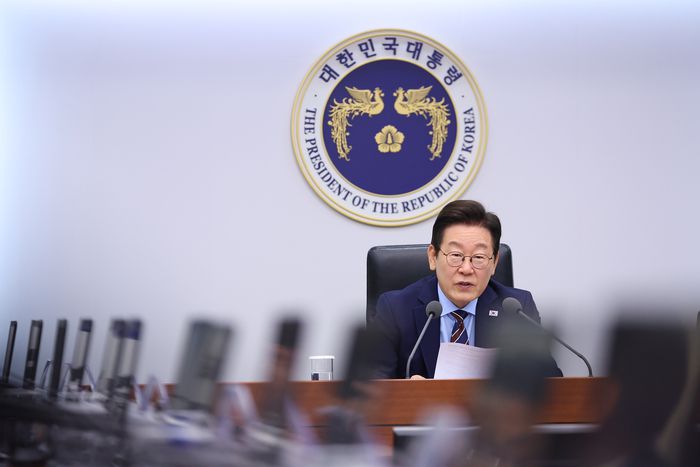 이재명 대통령이 2일 용산 대통령실에서 수석보좌관회의를 주재하는 모습. [사진 출처 = 연합뉴스]