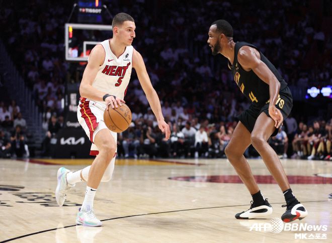 마이애미 히트 니콜라 요비치(사진 왼쪽). 사진=AFPBBNews=News1