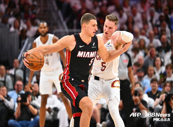 마이애미 히트 니콜라 요비치(사진 왼쪽). 사진=AFPBBNews=News1