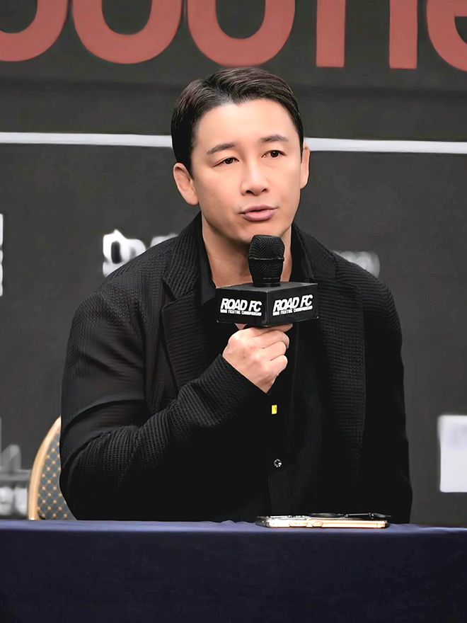 대한MMA총협회 정문홍 회장이 2025년 9월 스위스그랜드 호텔 서울 컨벤션센터 로드FC74 D-1 기자회견에서 답변하고 있다. 사진=세계격투스포츠협회