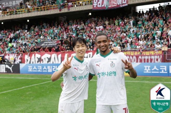 대전하나시티즌에서 호흡을 맞추는 이시다 마사토시, 에르난데스. 사진=한국프로축구연맹