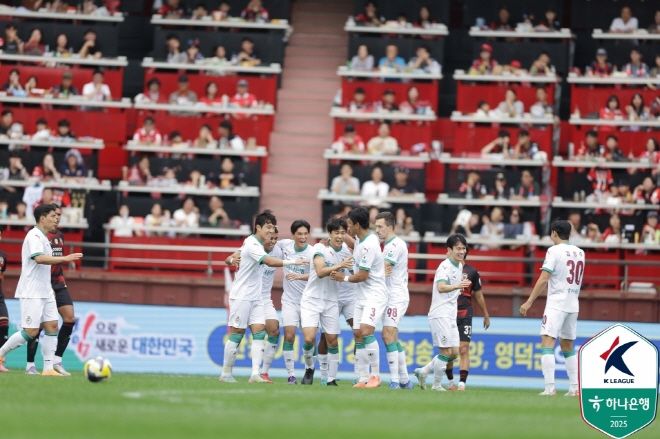마사의 득점을 축하하고 있는 대전하나시티즌 선수들. 사진=한국프로축구연맹
