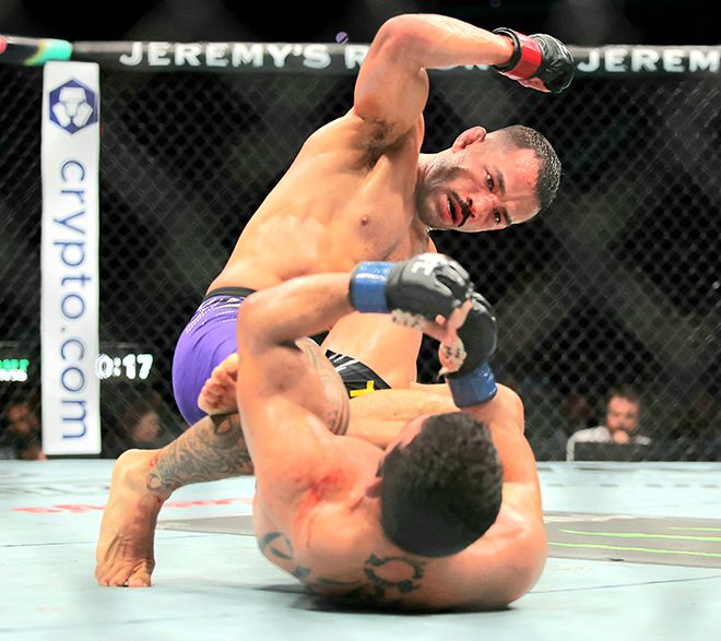 UFC 페더급 공식랭킹 8위 출신 대니얼 알렉산더 이게가 2025년 7월 미국 루이지애나주 뉴올리언스 스무디킹 센터 UFC 318 메인카드 제2경기를 뛰고 있다. 사진=Getty Images=연합뉴스 제공