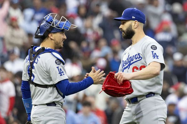 태너 스캇(사진 오른쪽). 사진= AP= 연합뉴스 제공